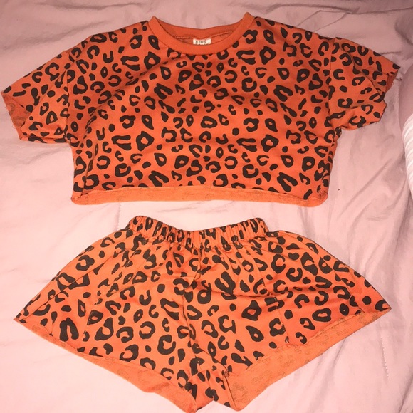 Other - Cheetah crop and short set